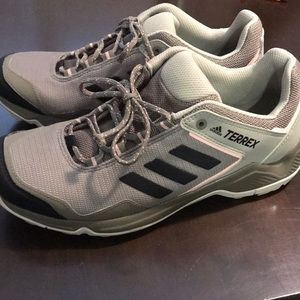 Adidas size 9 Terrex East Trail hiking shoe